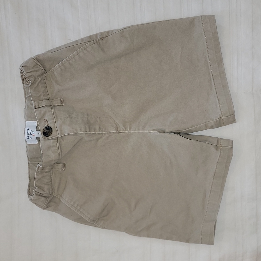 Crown & Ivy kids size 7 khaki shorts